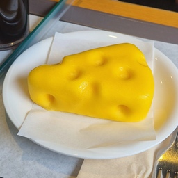 치즈케이크🧀 넘 귀엽죠🥰💛
#주말일상 #치즈케이크 #카공 #카페 #맞팔환영