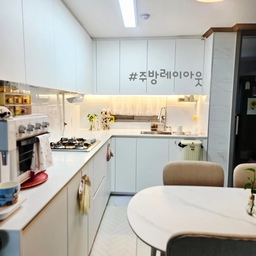 #주방레이아웃 #ㄱ자주방
이사시 주방은 밝게 하기로 했어요.
식탁과 이동동선이 가까워 갖다놓기 수월해요.
가스렌지 맘에 들지않아 고장나면 바까야겠어요.🤨
#콘수프기록집 #맞팔 #일상 #주방 #주방인테리어 #화이트주방 #4인식탁세트 #세라믹식탁 #주방소품 #규조토주방발매트 #오븐형에어프라이어 #오늘의가든 #오늘의집 