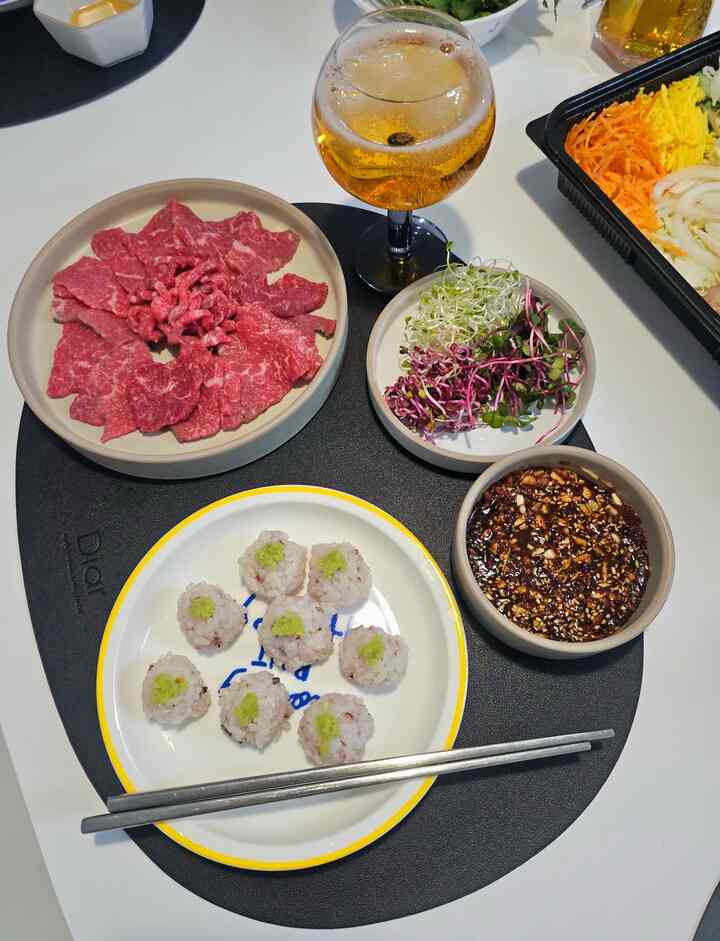 私の愛の肉会
定期的に食べなければなりません。
とても美味しいです🙊🤤


＃コンスープ記録集＃今日の私たちの家
＃肉刺身＃肉会＃センヌパリ＃ワイングラスおすすめ
＃ビールカップ＃ホームバー＃ホームカフェ
#テーブルセット #テーブルマット
＃温度アリア＃モダンハウス