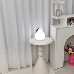 #콘수프기록집 #오늘의우리집 1
새로 들인 테이블에 루미르 열매조명을 올려봤어요.
귀여운 쉐입과 은은한 빛 덕분에
작은 공간도 아늑한 무드로 완성 🤍
#거실인테리어 #화이트인테리어 #쇠테리어 #아파트인테리어 #조명 #거실꾸미기 #루미르 #열매조명 #포루투갈러그 #벽난로 #강마루 #레고인테리어 #벽난로콘솔 #동화마루 #쉬폰커튼 #집꾸미기 #선팔 #맞팔 #답방 #소통