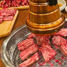 #콘수프기록집 #현명한소비 #소비 #소고기 #콘수프기록 #콘수프 #콘수프챌린지 #챌린지 #챌린지참여 #소통 #소통해요 #소통 #맞팔 #맞팔환영 #맞팔해요 #맞팔선팔 #맞팔소통 #맞팔환영해요 #3월 #1일차 #1일차기록
안녕하세요.
얼마전에 가족들이랑 소고기 먹고 왔어요 ㅎㅎ
고기랑 겉절이가 넘넘..❤️