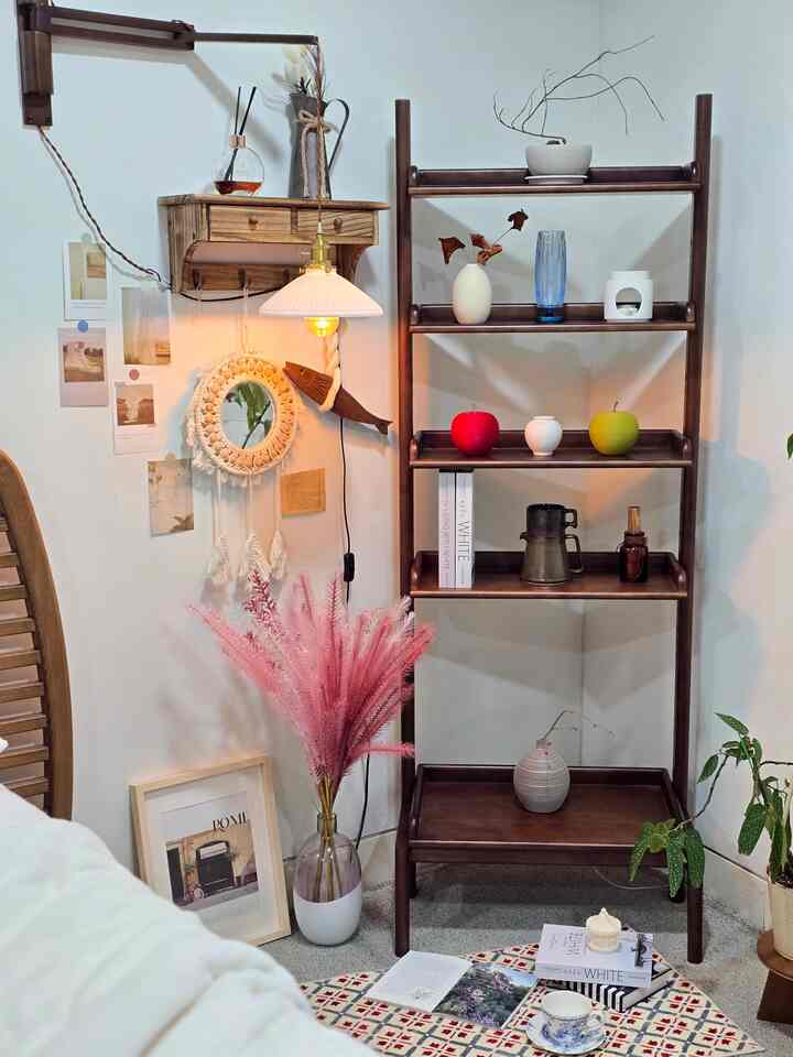  #집꾸미기아이템 #집꾸템 #홈스타일링 #감성인테리어 #코지인테리어  #선반인테리어  #침실스타일링 #침실꾸미기 
