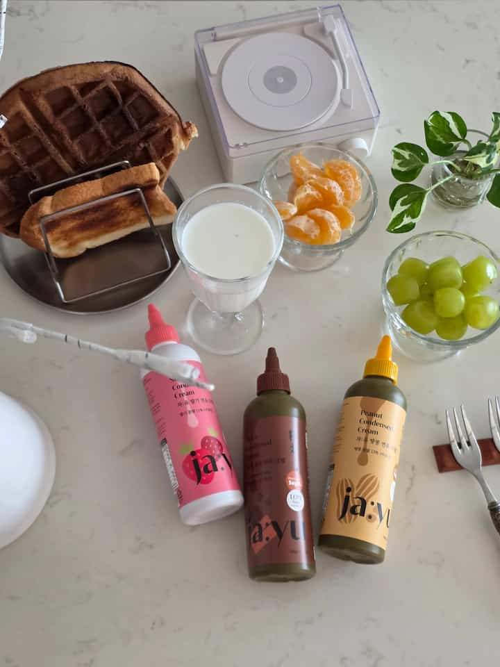 ＃コンスープ記録集＃賢明な消費 
甘いものはあきらめませんが、健康も取りたい気持ち 
みんな同じですか？
今回の自由から新しく生まれた軟乳ソースシリーズのおかげで 
私のデザートタイムはさらに豊かになりました。
抵当だと信じられないほど濃い味と 
何度も手が行く〜
イチゴ。チョコ、ピナッツまでお好みで選んで楽しめますよ
口いっぱいに広がる心地よい甘さ
ヨーグルトやパンの果物にトゥクトン〜いなくても 
素敵な自分だけのホームカフェ完成
今日も罪悪感なく甘く充電完了ですね♡
 ＃住宅ローンソース＃ホームカフェ＃デザートタイム＃食事管理＃ホームデザート＃オーウンワン＃ライフスタイル＃住宅ローン#テーブルデコ #テーブルウェア #テーブルインテリア #モーニングコーヒー 