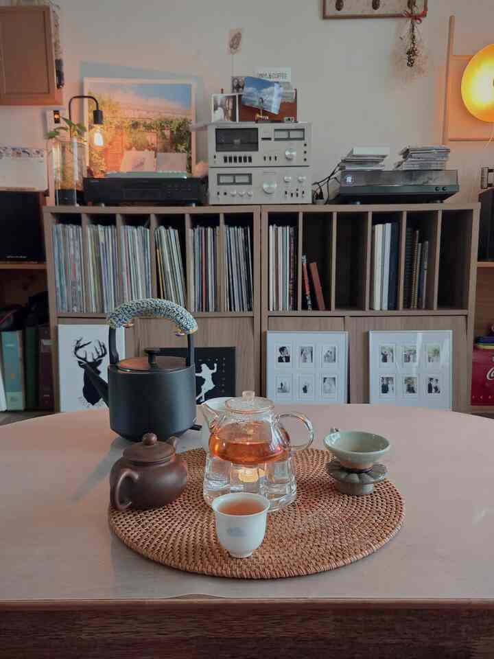 友達がプレゼントしたボーイカーで心を洗う🍵  #다도 #티타임 #차마시기 #보이차 #코지인테리어 #우드인테리어 #카페감성 #맞팔
