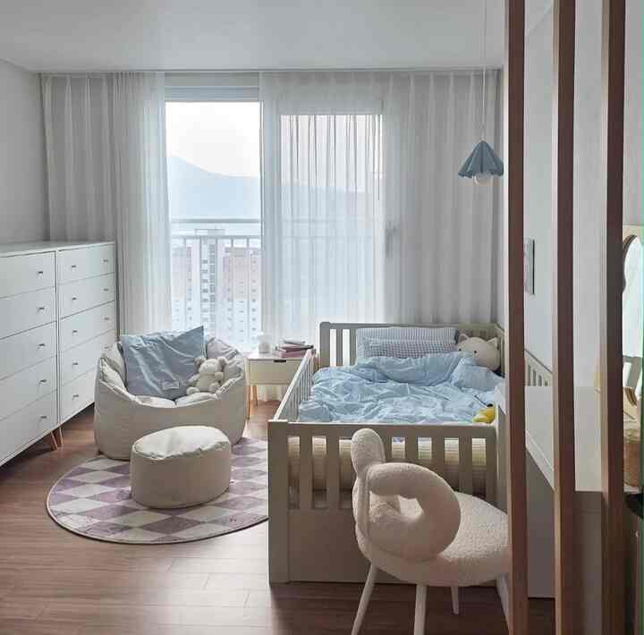 12歳の娘の子供スペース😊
12歳だから部屋からだんだん出てこないと…😅

＃30ピエロアパートインテリア＃セルフインテリア＃お金の内装＃かわいいテム最高屋＃コスパインテリア＃今日のシーンカット＃家の装飾＃キッズルーム＃キッズベッド＃子供部屋インテリア＃小学生ルーム 