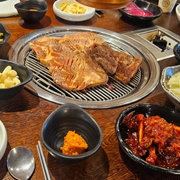 #콘수프기록집 #현명한소비 #소비 #콘수프기록 #콘수프 #콘수프챌린지 #챌린지 #챌린지참여 #소통 #소통해요 #소통 #맞팔 #맞팔환영 #맞팔해요 #맞팔선팔 #맞팔소통 #맞팔환영해요 #3월 #3일차 #3일차기록 #3월14일 #3월14일엄마생신 #엄마생신 #일요일 #생신 
안녕하세요. 
3월14일 엄마생신이여서
가족들이 모여 돼지왕갈비 먹으러 다녀왔어요 ㅎㅎ
여긴 정말 너무너무 맛있는곳 ㅎㅎ
