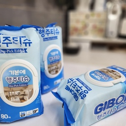 #콘수프기록집 #현명한소비
​🧼 찐 살림템 추천! '기본에 행주티슈' 
​살림은 장비빨이라더니, 기본에 행주티슈 쓰고 나서 주방 관리가 진짜 쉬워졌어요. 행주 삶는 거 귀찮아서 미루다가 쉰내 때문에 스트레스받던 시절은 이제 안녕입니다!
​✨ 써보고 감동한 포인트
​"오, 꽤 도톰한데?" 싶은 두께감
싼 티슈처럼 너덜너덜하지 않아요. 엠보싱이 짱짱하게 들어가 있어서 기름때나 눌어붙은 국물 닦을 때 힘줘서 빡빡 문질러도 잘 안 찢어져서 좋더라고요.
​기름기 킬러, 세정력 대박
그냥 물티슈랑은 차원이 달라요. 베이킹소다가 들어있어서 그런지 인덕션 주위에 튄 삼겹살 기름 같은 것도 한두 번 슥- 하면 미끈거림 없이 싹 잡힙니다.
​위생 고민 끝! 1회용의 깔끔함
다 쓰고 그냥 쓰레기통에 툭 버리면 되니까 너무 개운해요. 세균 번식 걱정 없고, 주방에서 행주 냄새 안 나는 게 이렇게 행복한 건지 몰랐네요.
​사이즈도 넉넉해요
한 장이 큼직해서 주방 상판 닦고, 남은 면으로 식탁까지 훑어도 충분해요. 가성비까지 챙긴 느낌!
​💡 이런 분들, 꼭 써보세요!
​"행주 삶는 게 세상에서 제일 싫은 분, 요리 후에 기름때 바로바로 치우고 싶은 분, 캠핑 가서 설거지 줄이고 싶은 분들께 무조건 추천입니다."
#기본에행주티슈 #살림템 #주방꿀템 #내돈내산 #행주티슈추천 #살림은장비빨 #주방퇴근 #기름때제거 #청소꿀팁 #기본에 #위생행주 #간편청소 #살림꿀팁  #기본에 #행주티슈 #주방청소 #인덕션청소 #기름때제거방법 #일회용행주 #살림노하우 #주방위생 #베이킹소다티슈 #가성비행주티슈 #주방용품리뷰 #살림기록 #주부스타그램 #편한청소 #맞팔