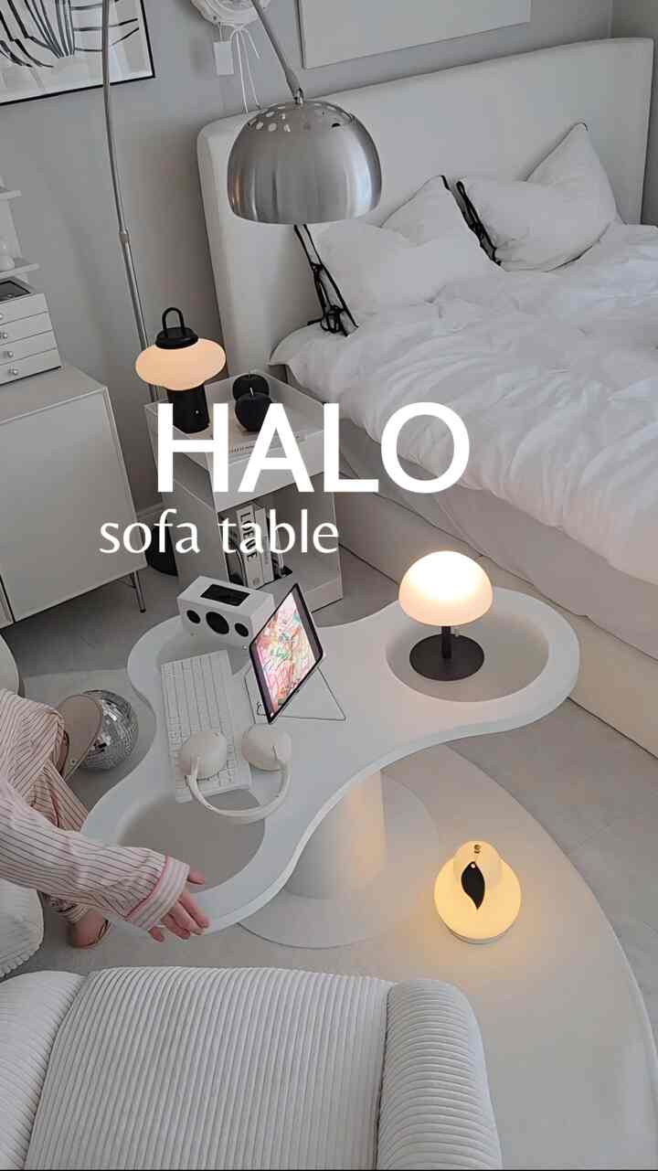 ＃コンスープフィルム＃回転テーブル 
#ヘイローソファー

この鍵は何の鍵ですか？

今食い上がったネモネモサークルテーブルはやめましょう〜

360度ビングルバングル帰るテ！イ！ブル！

固定も可能で回転も可能で、様々な角度で都合に合わせて使えます。

3つの円形が有機的につながった独創的なシルエットは、
まるで空間の上に広がる光の流れのように 

柔らかくて自由な雰囲気を作り出します。

単純な形を超えて日常の中心に
造形美と機能性を同時に加えるオブジェに仕上がった 
ハローソファテーブル🕊

特に透明ガラスではない低反射ガラス天板は光をやさしく吸収し、 
眩しいことなく落ち着いた空間感を完成させてくれます。

ハローシリーズと一緒に、借金の残響と形の響きが共存する感覚的な日常を体験してください。

おじさん

＃ソファテーブル＃リビングテーブル＃ホームスタイリング＃ユニークインテリア＃ガラステーブル＃低反射ガラステーブル＃オブジェクトコレクション＃オブジェ家具＃ホワイトインテリア＃リビングテーブルおすすめ＃春のお祝い＃引越し家具＃新婚旅行のインテリア 