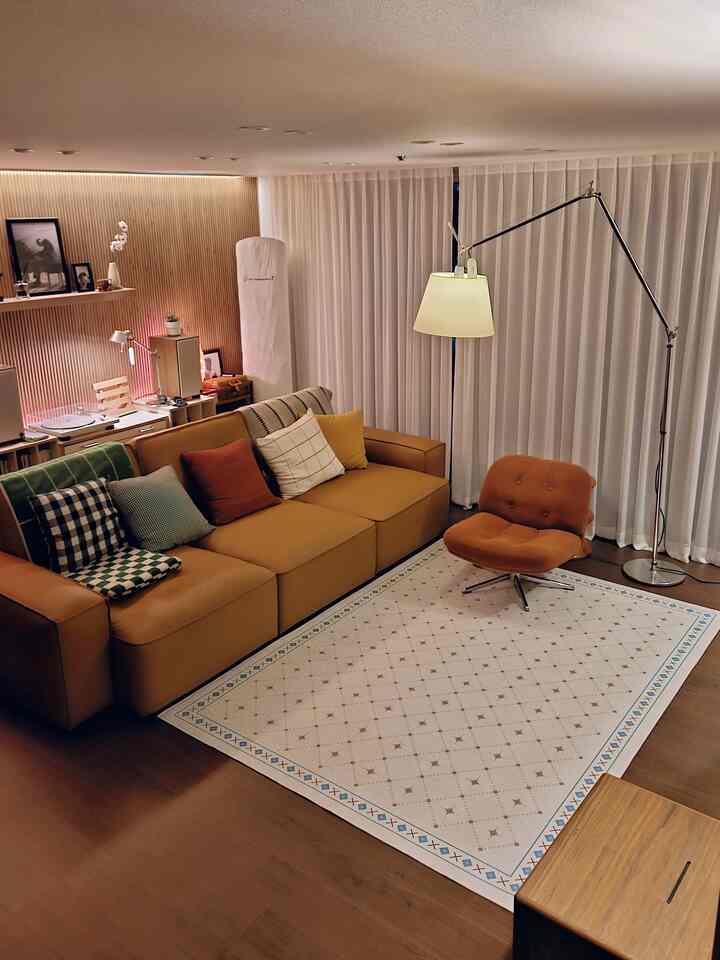 ＃協賛
家の雰囲気を一瞬で捕らえる秘密兵器、 
ノミア四季ラグネスです！ ✨

洗濯機の使用が可能で管理が便利で、 
ほこりの飛び心配がなく、子供やペットと一緒に使う家庭にも最適です。

ダイヤモンドパターンの中に繊細に表現された星のディテール 
空間に居心地を加え、 
毎日見ても飽きのこないデザインで 
四季を通して使いたいです。 😍

裏面の滑り止めもとても良いです。
全くジャンプしません。

春の変化はとても良いアイテムです。
ラグで家の雰囲気明るく大変身🤍
​​
#ノミアラグ #ノミア 
＃四季折々ラグ＃洗濯機ラグ＃ほこりのないラグ＃リビングインテリア 