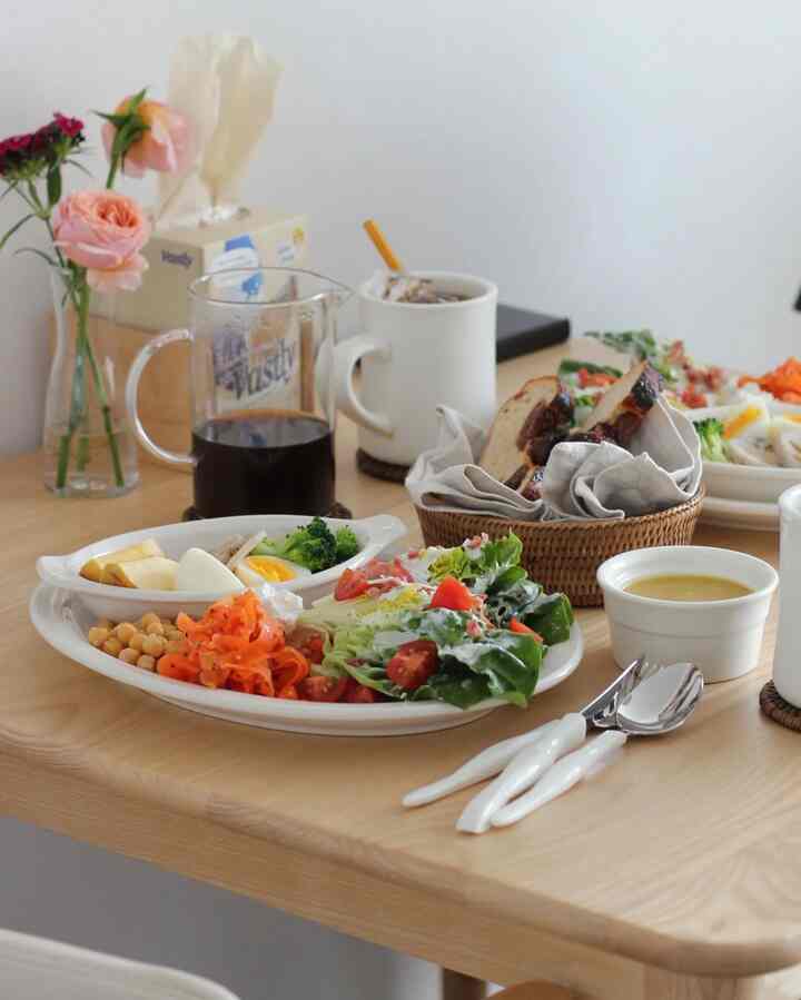 今日も我が家はブランチグルメ♡

午前時間を挨拶して、
昨日作ったレンチドレッシングスッピング正しい放棄ロメインに
トマト、ベーコン、チーズ上げてシーザーサラダ作りました。

ヨーグルで作ったドレッシングだと感じずにとても美味しいです👍

シャキッとしたイチジクのパン
グリックヨーグルトににんじんラペも盛り上げてお腹がすく食べた週末ランチ♡

今食べたので、市場で果物を買いに行きます~~
週末のルーチンはいつも在来市場に出かけます♡

＃週末ブランチ＃私たちの家炊飯店＃料理スターグラム＃プレーティング＃おじいちゃん＃cooking＃家禽スターグラム＃自家製＃テーブル設定＃ボウルスターグラム＃食品写真＃instafood
#daily 