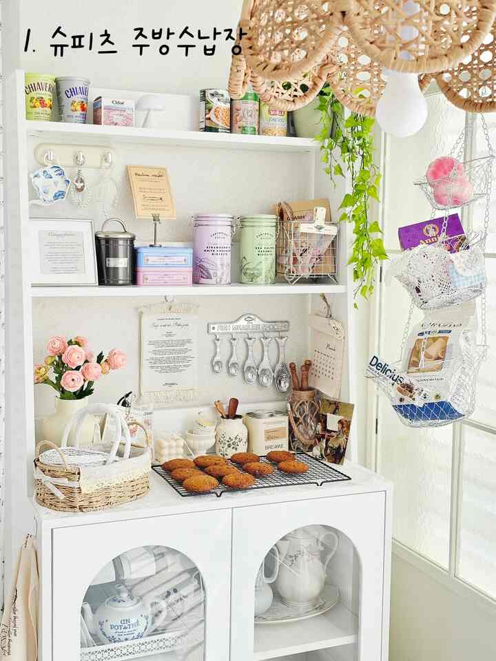 ＃かわいいテム最高の3＃コンスープ記録集🌷
ダリンのホームカフェを担当している
きれいなテム3銃士(?)をご紹介します。
。
✔️かわいいテム1：シュピッツ＃キッチン収納
ホワイトカラー+アーチガラス門ポイント 
どんな小物を上げても感性的です。
。
✔️きれいなテム2：エディング2段プレートスタンド
既存に持っていた皿を活用可能、
色んな雰囲気で飾ることができていいです。
。
✔️かわいいテム3：レノックスチャールストンセット
エリック愛らしいパターンとプラチナ
リム部分が真の調和のとれた皿＆マグです。
。
アメリカンクッキー焼きホームカフェオープンしました。
今日もこんなに立ち寄ってくれてありがとう。
新しく始まった一週間も喜んでファイティング🤍
。
＃甘いダリン