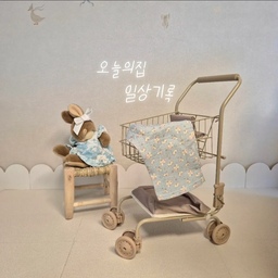 간식사러 시장 갔다가 데려온 토끼바지 🐰
진열된 아기옷들이 예뻐 홀린듯이 들어갔는데,,
누가봐도 제 취향인 하늘색 토끼바지가 딱!!
이거 안 사면 눈에 계속 아른거릴까봐,, 얼른 데려왔어요(^.^)
작년 봄에 입었던 옷들이 많이 짧아졌으니..!!
오늘도 소비합리화를 하고,,ㅋㅋ
기분 좋은 발걸음으로 하원을 시켰더랬죠 ㅎ
내일 당장 입자
#콘수프기록집 #예쁜템최고야 #소비기록 #소비
#봄맞이 #봄 #하늘색 #아기옷 #육아일상 
#맞팔 #선팔맞팔 #답방가요 #소통 