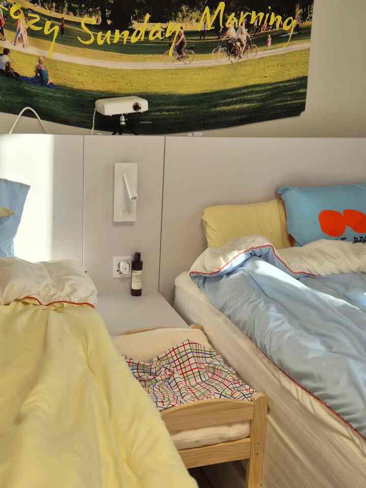 Putting Sesame's bed between the beds😍

#CatBed #이케아인형침대 #인형침대 #침실인테리어 #안방인테리어 #슈퍼싱글침대2개 #침실침대2개 #안방트윈 #고양이가있는집 #고양이참깨