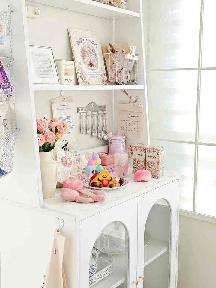 ＃今日の私たちの家3＃コンスープ記録集
ダリンのホームカフェにも春が来ました。
サランは風と発芽する芽、
鼻の先端をくすぐる春降り..🕊
生きている季節はとてもきれいですか？
ピンク色の素敵な＃コムブチャ
耳よみフレンチトースト出てきました。
（お兄さんに向けたハートがポイント！！）
しばらく前に今日の家で購入しました 
キッチン収納場フォトゾーンはちゃんとねㅎ
。
春のボロ春の素敵な午後をお過ごしください🤍
。
＃甘いダリン＃ホームカフェ＃ホームカフェゾーン＃ホームカフェインテリア＃ホームカフェツアー＃春のお祝い＃春が来た春