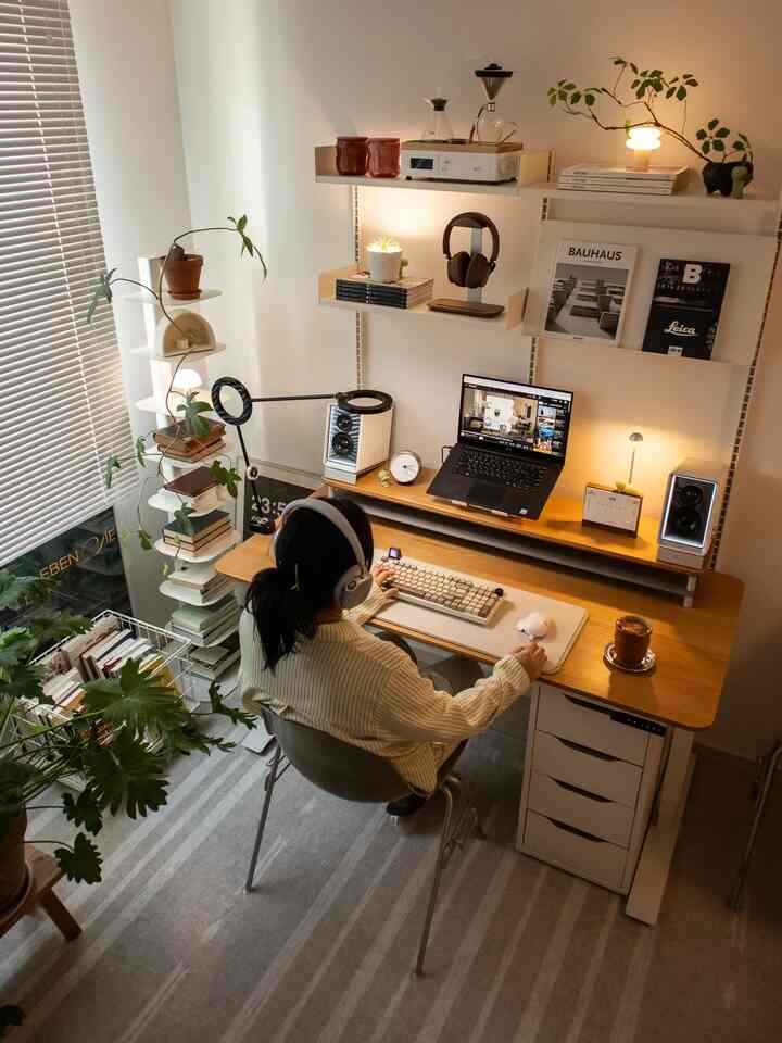 #コンスープ 

初めてやってみるのが本当にたくさんの今年。🤭

🎁生に初めての工具も進めてみて、
📷コンテンツの中の後ろ姿が出るので
🔊映像の中の声が登場するまで。

始まりは半分だったでしょうか？！🫠
初めてだからとても厄介で、これが合いたいとも言うけど
またしてみると適応されて楽しさも感じられますよね！！🙂

#モーションデスク#デスクテリア 
