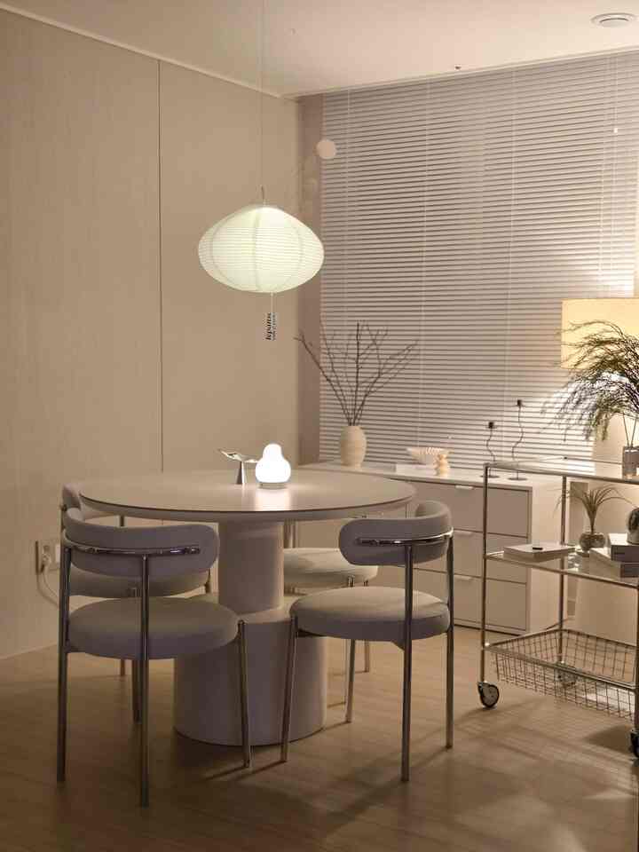 特に今回の漢州はあっという間に通り過ぎたように…。
今日の日もこんにちは👋

#リビングインテリア #リビングルーム #ダイニングルームインテリア #cozyhome