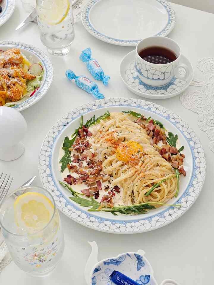 ＃賢明な消費3＃コンスープ記録集🌷
ダリン's #ホームストアオープンしました！
。
今日の主人公は私が私に与える
びっくり（ではありませんがㅎ）セルフプレゼントですが？
遠くドイツから飛行機に乗って飛んできた
天空ラブリーローゼンタルフルセットです🕊
食べ物を入れなくても盛ってもみんなきれいですね。
。
今日のラインナップは？
✔️ソフトクリームスープ
✔️ベーコンカルボナーラ
✔️フルーツを添えたフレンチトースト
✔️チキンサラダです。
。
今日もこんなに豆を立ち寄ってくれてありがとう。
好きで大切なものでそばを満たしながら
完璧な春の日を満喫する週末圏になってください🤍
。
＃甘いダリン＃ロゼンタル＃オーホームストア＃ホームレストラン＃プレーティング＃おがくず＃ボウル＃皿＃ホームブランチ＃ブランチプレート＃ブランチボウル＃サブディナー＃サーブル＃カトリー＃テーブルウェア＃テーブルセット＃ディナープレート＃デザートプレート＃ホームベーキング＃春