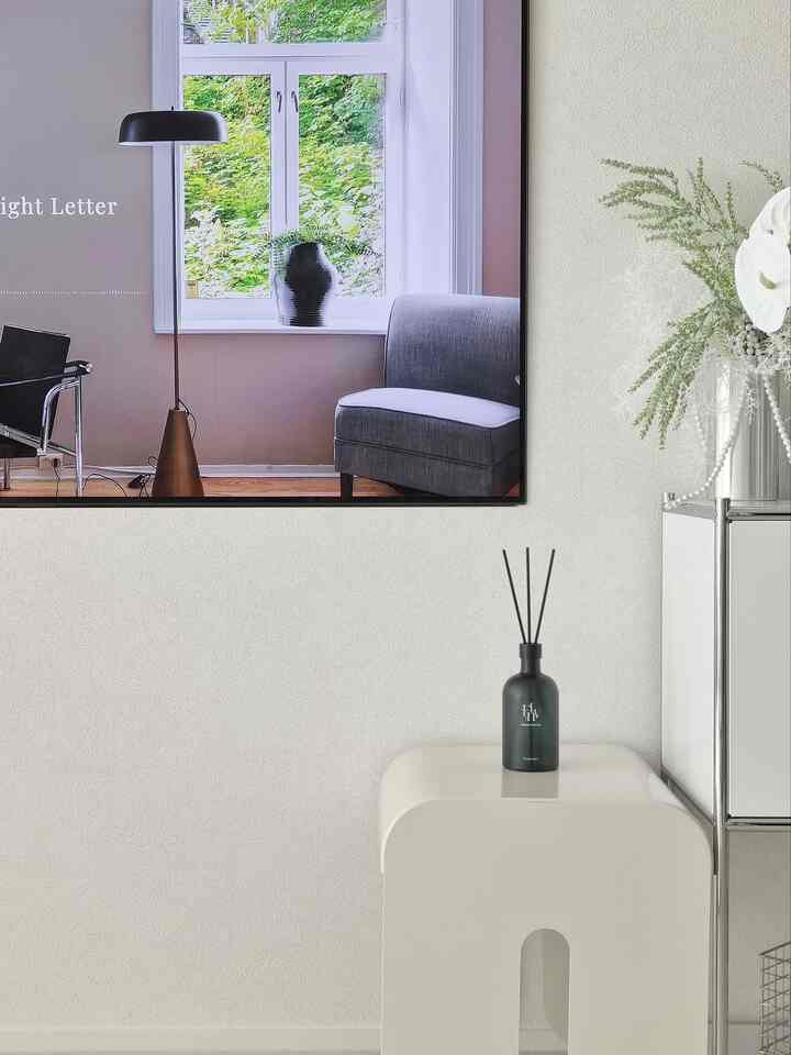 #最近新婚インテリア

私の家はテレビ付きのリビングルームです。
完全になくすより
くつろげる空間感で置くほうがもっと合ったんですよ

ソファに座って、ちょうどテレビを置く
それぞれ休んで話して
それは自然に時間を過ごすリビングルームです。

飾りすぎるより
快適に滞在できるのは
最近はもっと重要だと思います🤍

＃リビングルームインテリア