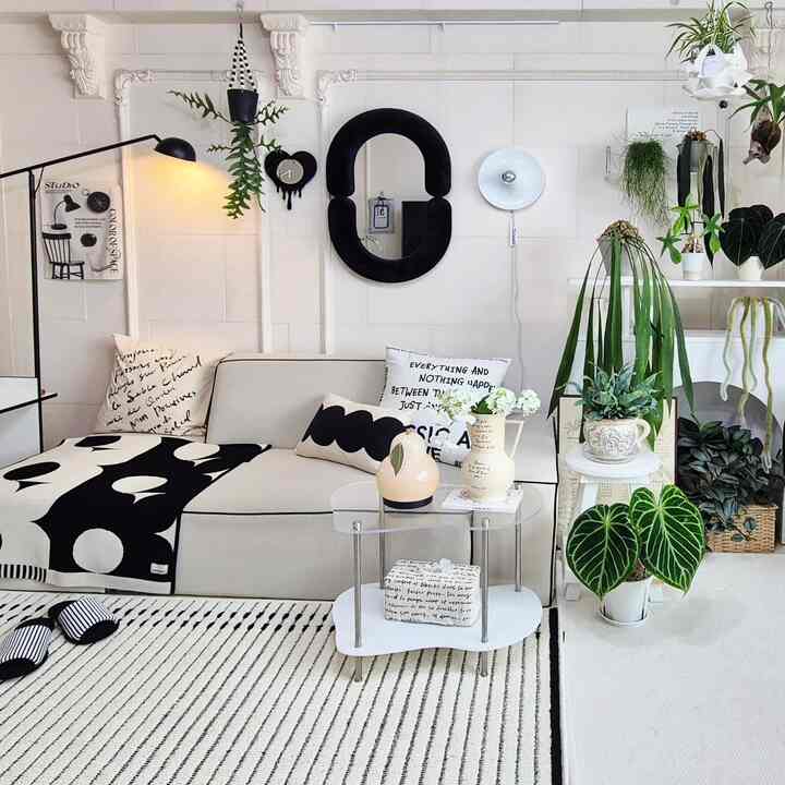 最近のことも多く、考えも多く、頭の中が複雑ですね。
昨日は約束があったので早く出てきて精神がないとき 
五感レビューログインできなかったので、顧客センターに電話しました。 
私は私のアプリを削除してからやり直しました。
私はログインできなかったので何時間も食べました😂
幸いなことに、私はエラーを修正しました。午後遅くにログインします。 
なって入ってきました😁瞬間びっくりしましたㅎㅎ 

＃コンスープ記録集＃リビングスタイル＃グリーンインテリア＃リビングインテリア 