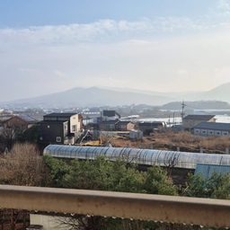 #콘수프기록집 #오늘의우리집 #미세먼지 
밤새 비가 내려 참으로 오랫만에 맑은 공기를 마셔본다.
그새 미세먼지가 너무 심해서 시야가 안개 낀 것 같았었는데 제발 이젠 미세먼지가 그만 날아왔으면 좋겠다.
