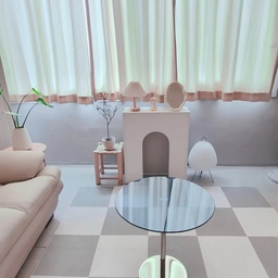 #콘수프기록집
#인테리어노하우
#미드센추리테이블 
거실에 소파사이드테이블이에요
테이블자체는 예쁜데 우리집 분위기랑
어울리지가 않아 깐깐공주 제품으로 깔아서 
분위기변신 
러그탓인가 지금은 은근 어울리는것 같기도 ㅋㅋ
재단이 되어서 오니 편해요.
저처럼 분위기바꾸고 싶다면 추천이에요.
색상도 다양해요 
#거실 #거실인테리어  #거실꾸미기 #화이트인테리어
#주택인테리어  #러그 #러그인테리어 #단모러그
#워셔블러그 #먼지없는러그 #한지조명 #사이드테이블 
#사이드테이블추천 #일광전구 #모형책 #벽난로꾸미기 
#깐깐공주  #방수식탁보 #벽난로 #커텐 #예쁜거울
#무선조명 #무선조명추천 #조화나무 #라탄의자 #라탄인테리어 
#조화인테리어   