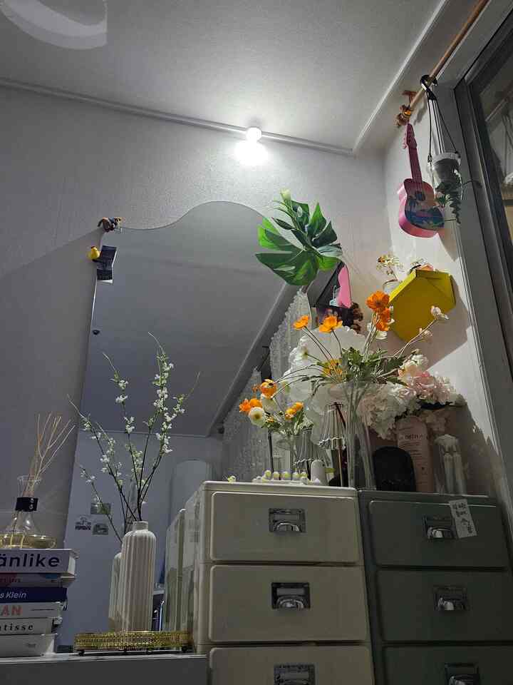 #인테리어노하우 #콘수프기록집

リビングなどをつけてもいいけど
目が痛くて設置した 
＃充電式ledなどです。

リビングルームの代わりにそれをつけておくと
穏やかにリビングルームが点灯している
いいですねㅎ

色も3つに変わります 
色の明るさも変更できます。
目の疲労度に応じて調整が可能です。
とても良いアイテムです。

#メイド 
#おはよう 
＃お会いしましょう
#サリムテム
#サリムサル
＃今日のワンシーン
#今日のカット



