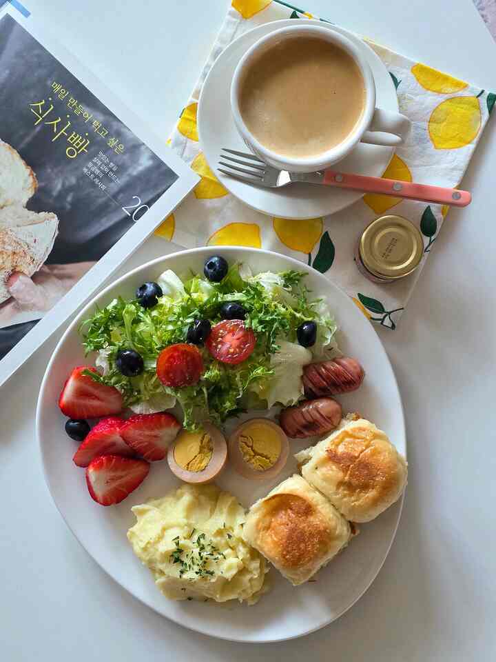 #콘수프기록집  #예쁜플레이팅 #예쁜살림템 #홈브런치 #홈카페 #홈스토랑 #플레이팅 #플레이팅필살템 #혼자서도잘먹어요 #샐러드  