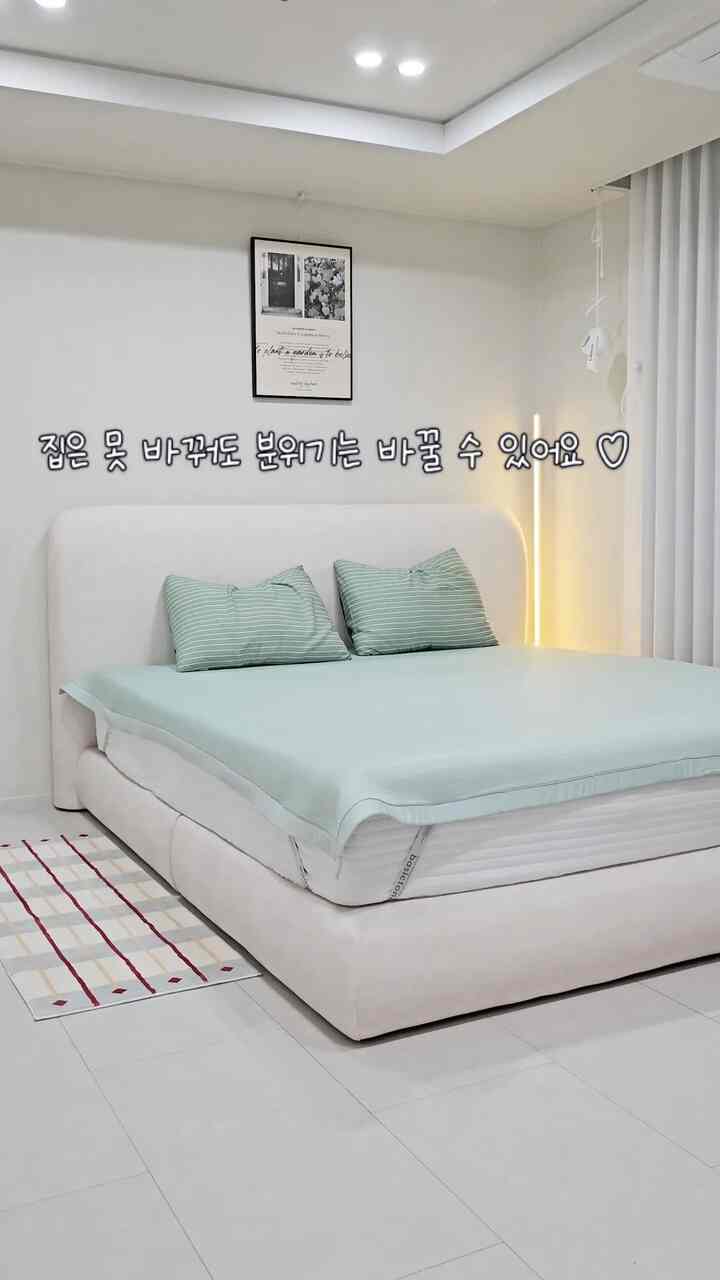 小さくても確実に変わる寝室の雰囲気✨️
天気が暖かくなるので寝室も軽く変えたいと思いました！
それで私はベッドパッドを変えました。
ベッドパッドを一つ変えたのに雰囲気が変わっていませんか？ 

実は私はもう夏を準備します😆 

ヨーパッドが横になるとすぐに感じられるクールな肌触りが
思ったよりずっと快適で熱感なくすっきり保ちましたよ✨
はい。
（事実前寒いです、夏が待たれる理由🩵）
汗が出てもすぐに乾き、ジャングルなしで安定して握ってくれて
使用感はかなり満足でした。 

何よりも白の寝室にも自然に調和して
大きな変化がなくても雰囲気切り替え完了！

＃コンスープ記録集＃今日の私たちの家
＃今日の家＃冷たいパッド＃ベーシックトーン＃冷たいパッドのおすすめ＃布団＃布団パッド＃今日の家＃五感レビュー＃寝室のインテリア＃冷たいパッド＃ベッドパッド＃夏の布団＃クーリングパッド＃ホワイトインテリア