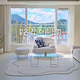 인테리어 기록 l 쿨하우스 거실 변천사 
요랬다가 요래됐다가 
또 바꾸고… 또 바꾸고… 
처음엔 그냥 살기 편한 집이면 됐는데
하나씩 살림이 늘고 변화를 주다 보니
어느새 완전히 다른 분위기가 됐어요🤭
같은 공간인데도 배치 하나, 소품 하나 바꿀 때마다 
느낌이 확 달라지는 게 신기해서 기록 남겨봐요. 
이래서 집꾸를 못 멈추나봐요😶‍🌫️
아직도 계속 바뀌는 중인 쿨하우스입니다🫶🏻
 #콘수프기록집 #오늘의우리집 #인테리어기록 #집변천사 #beforeafter #비포애프터 #인테리어 #집꾸미기 #거실인테리어 #화이트인테리어 #홈스타일링 #가구배치 #집꾸미는중 #공간기록 #우리집기록 #일상 #인테리어변화 #집꾸미기그램 #집스타일링 #오늘의집