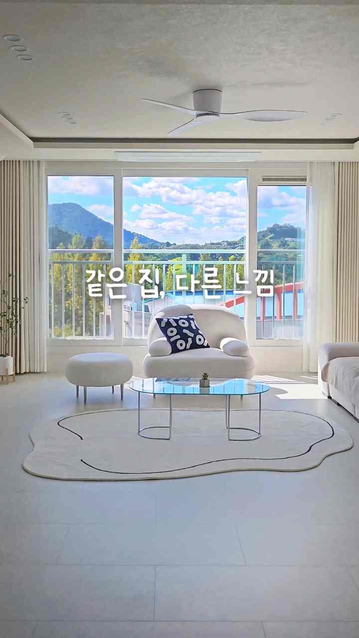 インテリアレコードlクールハウスリビングルーム変天使 

私は要請しました。 
また変えて…また変えて… 
最初はただ住みやすい家でした。
一つずつ生活が増えて変化を与えてみると
いつの間にか全く違った雰囲気になりました🤭
同じ空間なのに配置一つ、小物一つ変えるたびに 
感じがしっかり変わるのが不思議で記録を残してみてください。 
だからあなたの家を止めることはできません😶‍🌫️
まだ変わり続けているクールハウスです🫶🏻

 ＃コンスープ録画集