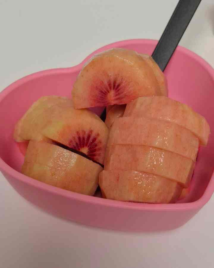 家の近くの果物屋ができて、そこでしばしば果物を買っていますよ～
今回は❝ジェスフリールビーレッドキウイ❞と売っていましたが、
2週間程度しか食べられないと不思議に買ってみました。

早く食べてみたくて後宿しないで食べた
ちょっと甘酸っぱい？でも美味しいですㅎㅎ

ルビーレッドキウイを食べましたか？



＃賢明な消費¹＃コンスープ記録集＃ボウル＃シリッツ＃ハート＃ハートボウル＃ボウル＃食器＃自家製インテリア＃自家製インテリア＃新婚ハウスインテリア＃新婚家の飾り＃家の装飾＃小道具＃かわいいサリムテム＃サリムテム＃メイド＃アフィリエイト＃ ＃ボウルおすすめ＃おすすめアイテム＃おすすめ商品＃製品レビュー＃レビュー＃皿＃ボウルおすすめ