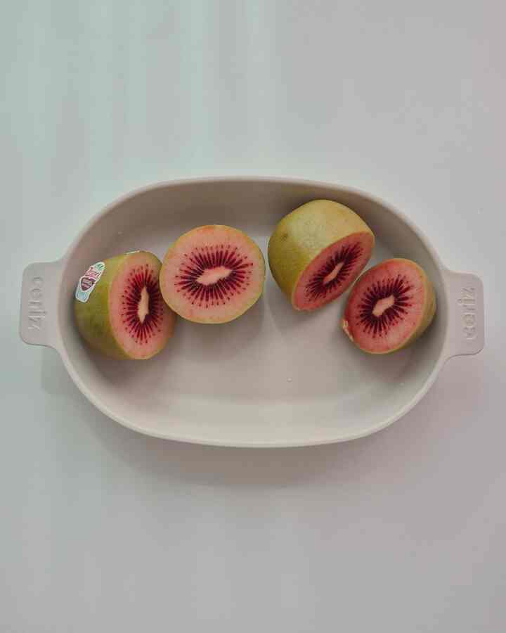 ルビーレッドキウイヤムヤム◡̈ 
綺麗なシリッツボウルに食べるのでもっと美味しいですㅎㅅㅎ

あなたはどんな果物が好きですか？
私はいちごです。



＃かわいいテム最高屋1 ＃ボウルおすすめ＃おすすめアイテム＃おすすめ商品＃製品レビュー＃レビュー＃皿＃ボウルおすすめ