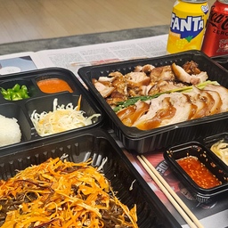 #콘수프기록집 #현명한소비 #소비 #콘수프기록 #콘수프 #콘수프챌린지 #챌린지 #챌린지참여 #소통 #소통해요 #소통 #맞팔 #맞팔환영 #맞팔해요 #맞팔선팔 #맞팔소통 #맞팔환영해요 #4월 #1일차 #1일차기록 #일요일
안녕하세요.
토요일에 족발세트 시켜먹었어요 ㅎㅎ
오늘부터 비가 오나봐요 ㅠㅠ
벚꽃이 이제 필시기인뎅 ㅠㅠ