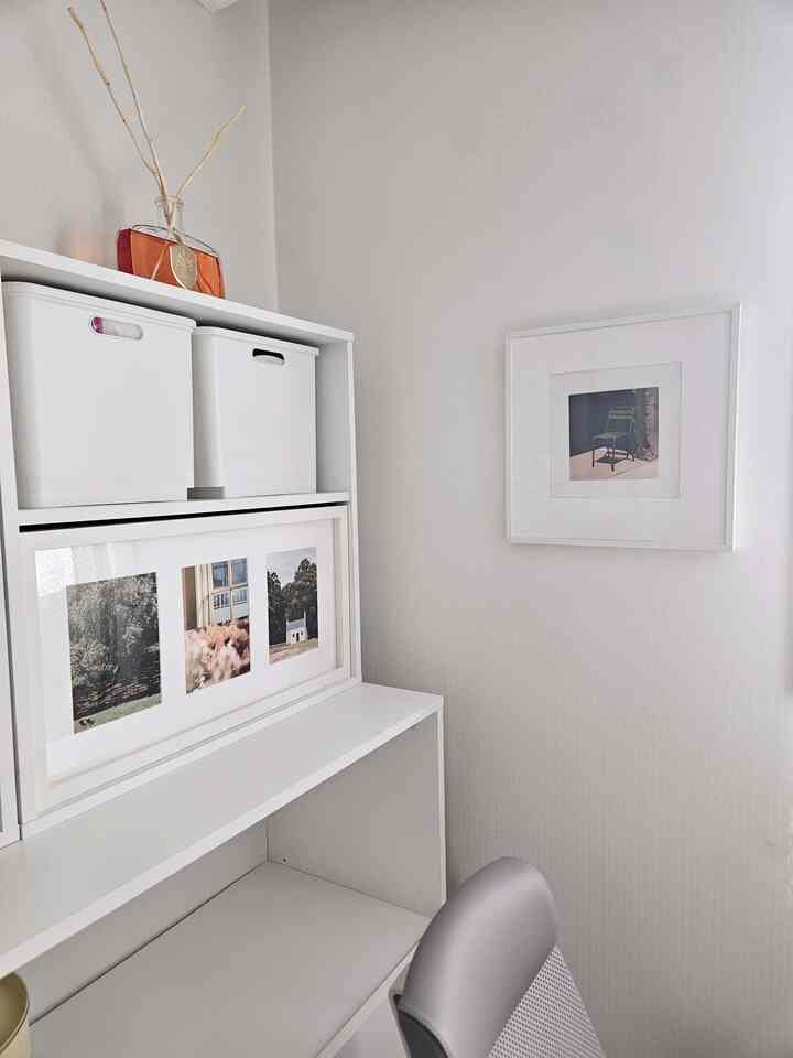 どうやって買った額縁が収納場とぴったり合っているのを知った時。
見えないので、何でも入れなければならないと思います。


＃コンスープ記録集＃賢明な消費
＃収納帳を選ぶ＃IKEA額縁＃オープン収納＃アルファルーム 
＃狭い部屋飾り＃整理収納＃ミニマルインテリア 
＃小さな防水棚＃高収納箱＃コンピュータデスク＃机
＃IKEA＃シェルフを選ぶ