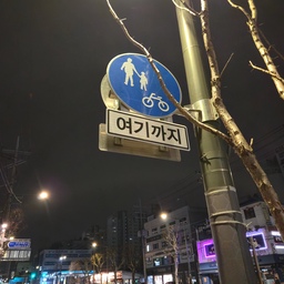 #이삿날 #원상복구 #새벽감성 #일상
새벽에 전에 살던집 청소하러(계약조건은 아니었지만 그냥 그동안 열심히 잘살았던곳 잘있으라고..) 가는길.
여기까지가 끝인가보오.
짐 다 비우니까 먼지가 장난아니구마이. 
간만에 중2때 갬성나오네.
10년11년 살어리랏다.
청소하는 김에(갑자기 이름 생각안나는데)구멍메우는거
사다가 이 전 주인이 못자국 왕창낸것도 다 메워주다가 재능발견함... ! 나.. 소질있는지도...  ! 
어짜피 올수리 한다 하셨어서 안했어도 됐지만..그래도..
사실 재밌어서 그만..  내 손이 움직이는 탓일까🦭
멈출수없었음.
암턴 무슨 감정인지는 모르겠는데~ 
거의 사회초년차부터 살았던곳이라 그런가~
괜시리 눈물이났다
거참 이해가 안가네.
나중에 보면 #이불킥 각이겠지
