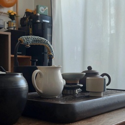 보이차로 깨끗하게 씻어내는 몸 🍵 
사실 제 변비 특효약은 보이차입니다 ㅋㅋ
공복 보이차가 엄청나게 직빵이에욧 
꼭 장활동을 위해서가 아니라도 다른 차를 마실때보다
보이차를 마실때 더 온몸이 씻기는 기분이어요
찜질방 냄새가 나기 때문일까요...? 🤭 
#차마시기 #다도 #찻자리 #다도존 #티타임 #코지인테리어 #우드인테리어 #신혼집 #맞팔 #오늘의우리집 #콘수프기록집 