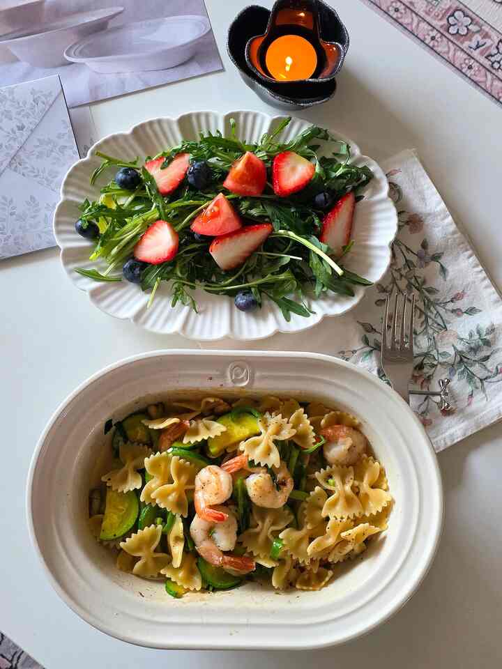 #コンスープ 
#きれいなテム最高2
鋳鉄皿で調理する 
すぐにプレーティング
きれいで便利で一挙両得だ😄

#きれいなサリムテム #きれいなボウル 
＃鋳鉄皿＃ホームブランチ＃ホームカフェ＃ホームストア＃ホームクック＃プレーティング＃プレーティング必殺技 