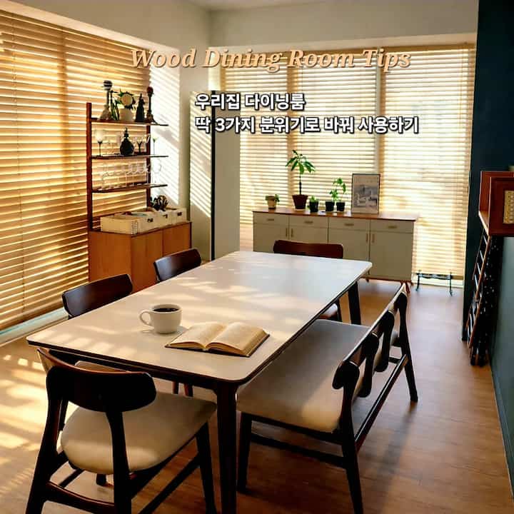 このダイニングルーム、3つで書いています。 
ホームカフェ、食事、ホームムービー
👉 ゆったりとした自分だけの日差し入ってくる席で
賞賛を聞きながらコーヒーを一杯、完全に私に集中する時間 
ホームカフェスペースカフェ行かなくても十分な雰囲気
家でも感性満載の一日 
👉ブランチ（食事）+ホームムービースペース
おいしい食事の後に
楽に座って映画まで続くヒーリングタイム🎬
同じ空間、別に書くと家がずっと良くなります。

＃コンスープ記録集 
＃セラミックテーブル＃セラミックダイニングテーブル＃ダイニングテーブル＃ホームプロジェクター＃スペース活用
＃今日の家＃家の飾り  