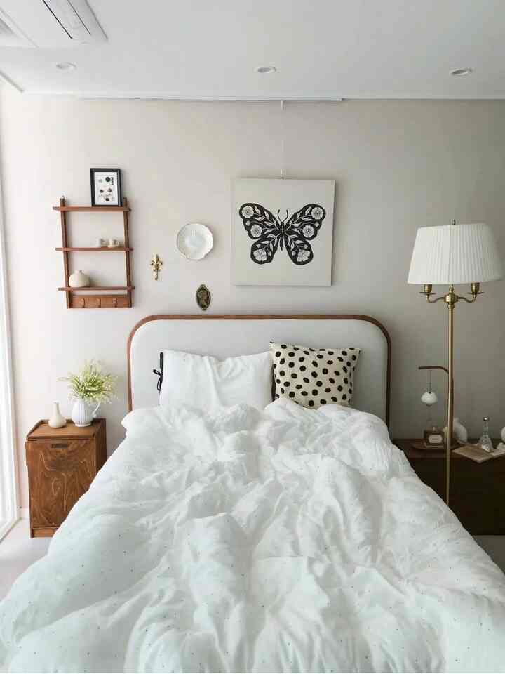 #春の寝室 #木の寝室 #春の寝具 
私は春の額縁を変え、棚もまた取り付けました。
春の寝具はモーダルに変わりましたが、
とても良いです☁️



＃コーンスープ記録集＃モーダル寝具＃春の布団推奨＃感性インテリア＃お部屋