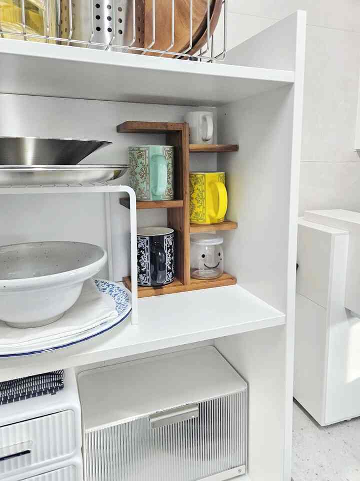 結局サバリンダイソーウッド棚。
ここに置くつもりはありません。
しばらくここにいよう。

＃コンスープ記録集＃賢明な消費 
＃ダイソー＃キッチン整理品＃整理収納
＃カップ保存＃栄養補給ボックス＃カップ棚＃ボウル整理＃狭いキッチン整理 
#キッチン収納スペース #サリムテムおすすめ #ミニマルライフ #ダイソーおすすめテム