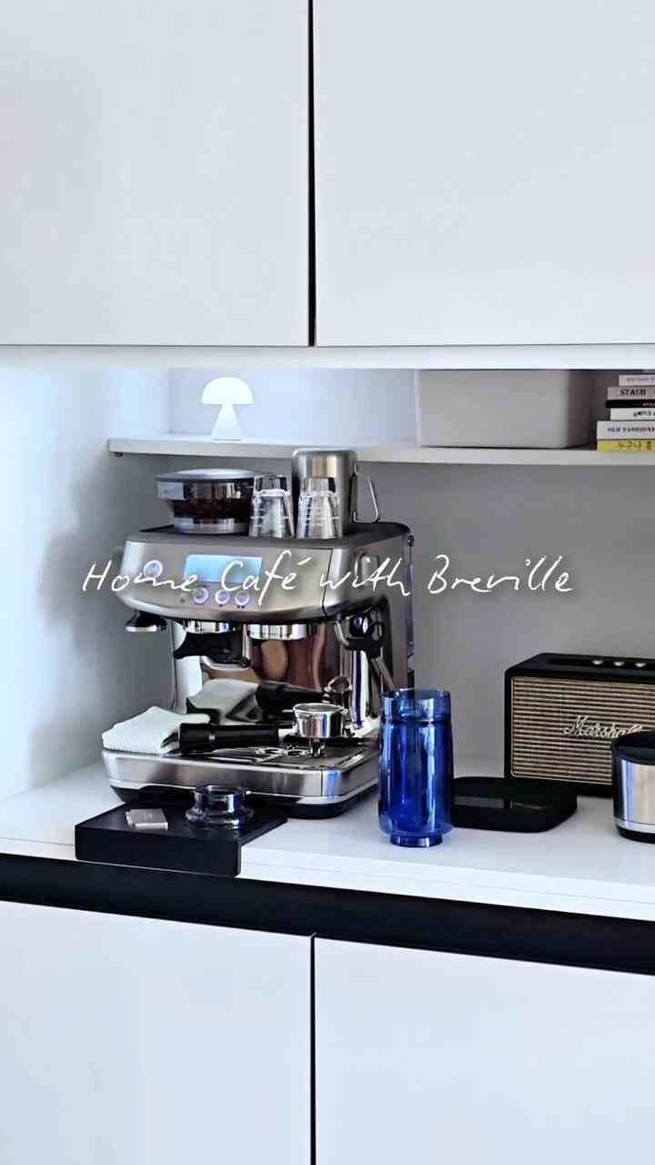 今日もコーヒーの香りでいっぱいの私たちの家のホームカフェ🖤

＃コンスープ記録集
＃ホームカフェ＃ホームカフェゾーン＃ホームカフェ
#新婚ホームインテリア #ホームカフェインテリア
#ブレヴィル #ブレヴィル878 #コーヒーマシン
＃バリスタプロ＃ホームバリスタ
#ガラスカップ #ガラスカップ #ガヤグラス
＃コーヒースケール＃ロボビー＃コーヒー用品
#冷蔵故障 #ジェンウッド #マーシャルアクトン
＃お会いしましょう。

