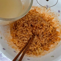 🩷🩷
기본 베이스: 소고기 육수 스타일
살짝 달달 + 감칠맛 있음
매운맛 거의 없음
👉 느낌 비교:
❌ 진라면 매운맛 느낌 아님
✔️ 순한 육수 + 밀면 국물 느낌 일부
#콘수프기록 #콘수프기록집 #콘수프필름 #콘수프챌린지 #오늘의기록 #오늘의식탁 #오늘의집 #오늘의기록챌린지 #호스트챌린지 #오늘의가든 #오늘장면한컷 
삶은 계란
오이채
식초 + 겨자
얼음 몇 개
#오뚜기 #진밀면 #신상  #신상라면 #라면
<좋아요+팔로우+저장+공유+댓글>🫶사랑입니다☺🩷
www.instagrem.com/dalove04
https://link.inpock.co.kr/oioi4390
https://influencers.coupang.com/s/oioi4390
https://www.youtube.com/@dalove04