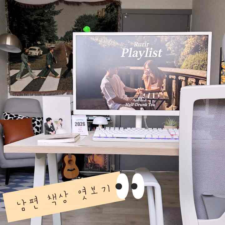 #デスクセットアップ #デスクテリア #デスクテリア 
 
  夫の机を盗んでみましょう🙃
私はほとんどコンピュータデスクに座ることはありません。
主に夫がゲームや自宅で働くときに使用します
 その言葉、つまり私の手が一番少ない乗ったところ...!😵
ノートパソコンも黒色でマウスもなんとゲーミングマウス黒!!!!!!
 もちろん私は黒い色をとても愛しています。 
デスクテリアには含めたくありませんでした... 
 黒人の子供たちは夫の結婚前から書いたものを持ってきました。
気に入らない
 
 でも厳密に言えば、机は私の空間ではないので、できるだけ本人の好みジョー…尊重してくれなければならないんですよ…。
 はい…うまくいきません。
見守ってる…。

 若い王子の本は急いで載せたのが正しいです🌞🙆‍♀️
 
＃設定写真＃シディーズチェア＃ゲーミングマウス
#ゲーミングキーボード