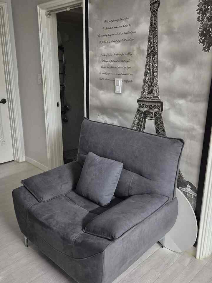 #私たちの家

私の追求はまさに素敵でいっぱいの＃無彩色のインテリアです
だが時々 #カラーポイントが目に入ると惹かれたように買うことになる、,,🥲 

＃無彩色小道具＃グレーインテリア＃チャコールインテリア＃ブラックインテリア＃カラーインテリア＃ブラック＆ホワイト＃モダンインテリア＃モノトーンインテリア＃折りたたみテーブル＃1人用ソファ＃1人用家具＃1人ソファ＃キッチンインテリア＃バスルームインテリア＃アパートインテリア＃廊下スタイリング＃アクアテックス＃シンプルインテリア＃ミニマルインテリア＃ミニマリスト＃ミニマリスト