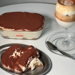 #콘수프기록집 #예쁜템최고야
갑자기 먹고 싶어서 만들어본 티라미수케이크☕️🎂
한 입 가득 퍼서 먹으면 행복가득....!
진짜 맛있어서 순삭했어요💖
레이디핑거쿠키까지 직접 만들었답니다🥹💛
제가 티라미수 먹을 때 사용한 플레이트는 '데이즈룸 데일리 브런치 스텐 오벌 플레이트(소)'인데요!
스텐이라서 튼튼하고 프렌치토스트, 구움과자 등을 먹을 때 사용해도 좋답니다👀🤍
#티라미수 #베이킹 #플레이트 #플레이트추천 #baking #홈베이킹 #homebaking #맞팔 #맞팔해요 #소통 #소통해요