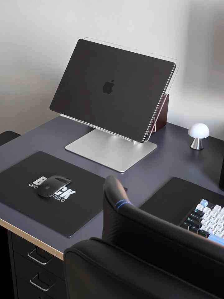 我が家の書斎追求はブラックデスクテリアです。

無彩色のトーンを中心に
不要な要素は解放され、
落ち着いた空間が好きです。

無理ですが雰囲気ははっきり
すっきりながらシックなムードを保つのがポイントです。

生活感はできるだけ減らす
必要なものだけ残すミニマルな構成を目指します。

だから小さなアイテムを選ぶときも
デザインだけでなく、実際の使用感まで
一緒に見る方ですよ🖤

＃私たちの家の追求＃無彩色のインテリア
#ブラックインテリア #ブラックデスクテリア
＃新婚ホーム書籍＃新婚ハウスコンピュータルーム
＃書斎インテリア＃書斎スタイリング
#デスクテリア #デスクテリア
＃デスクテリアアイテム＃デスク飾り
#リバートデスク #モーションデスク
＃ノルイット＃ノルイット読書台
#マックブック取付け台 #ノートブック取付け台
＃マウスパッド＃ガラスマウスパッド
#お会いしましょう