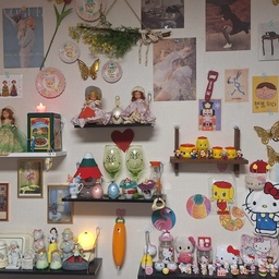 #오늘의가든 #콘수프기록집 #예쁜템최고야 #오늘의집에서샀어 #미니소품 #엽서소품 #엽서꾸미기 #후에키소품들 #키티존 #낸시인형 #액자꾸미기  #당근모양전화기 #미니조명 #빈티지소품 #빈티지틴케이스 #아기자기소품 #나비스티커 #패브릭천 #소품맛집 #팔로우 #맞팔해요 #함께소통해요
일요일이라~ 재활용 ♻️ 버리고~앞 뒤 베란다 청소하고~ 겨울옷 마저 정리하고~ 좁은 🏡 이리저리 쑤셔넣고~🫣
소품 청소하고~소품 정리하고~ 딸 이랑 아구찜 시켜먹고 하니~
하루가 금방 가네요~🤔
오집 식구들도 남은 주말 저녁 잘 보내고 계시죠?~🫶🫶🫶
