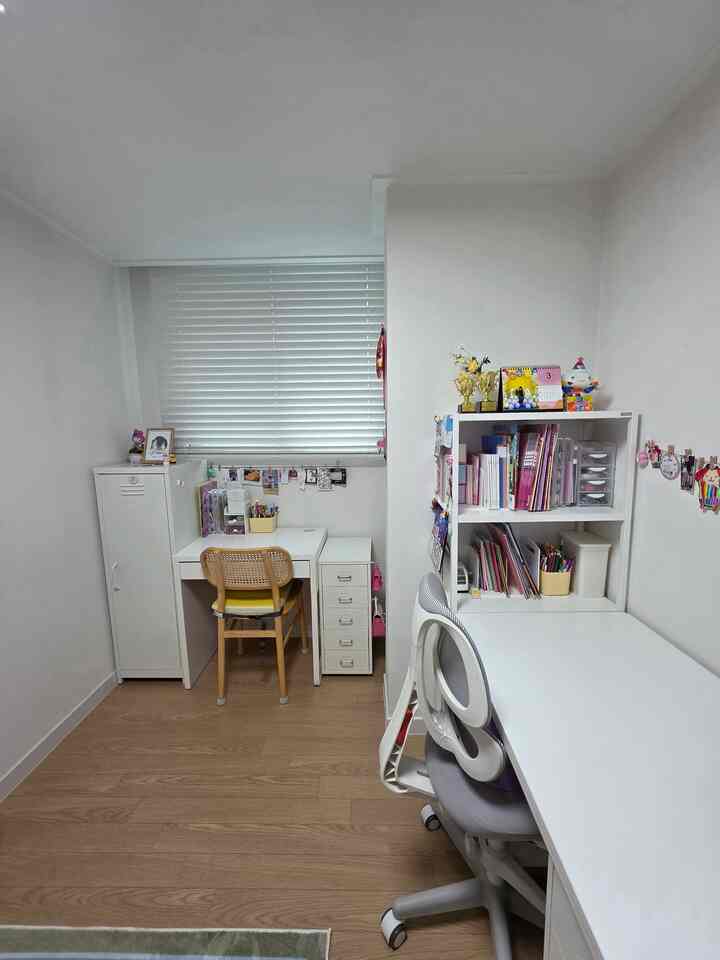 ＃コンスープ記録集＃今日の私たちの家 

私の家で最も豪華な部屋です...
きちんとしたデスクテリアをしたいのですが
まだ若い赤ちゃんの二人の家です。
私たちが作った作品
お好みで徳徳徳寺展示中ですよ🥰
。
。
。
。
。
。
。
。
。
＃コンスープ記録＃小さな家のインテリア＃小さな家の飾り
＃お会いしましょう＃お会いしましょう＃