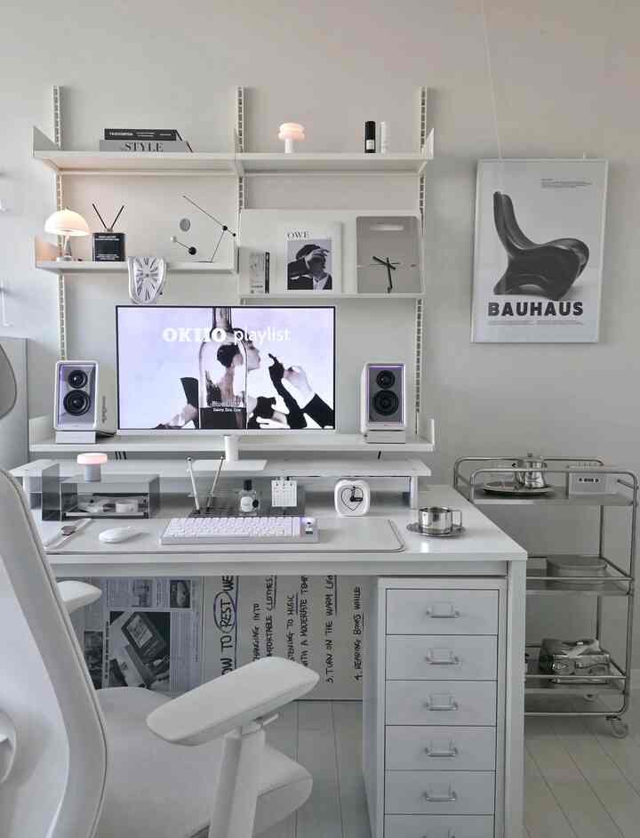 最近はキーボードもなぜこんなにきれいに出てくるのか～
有線、無線、Bluetoothまで3つの接続モードをサポートし、最大5台のマルチペアリングが可能で、機器の切り替えも簡単で～

活気を加えるRGBピクセルディスプレイとボリュームノブ、よく使う機能を設定できるカスタムキーまで加わって使うほど便利ですね⌨️
今週も巡回で通り過ぎたようです。みんな幸せな一日を過ごしてください〜

＃キーボード＃機械式キーボード＃デスクテリア＃ヨゴキーボード＃Yogo75＃デスク飾り＃デスクインテリア＃デスクスタグラム＃ホームオフィス＃キーボードおすすめ＃低騒音キーボード
#ワンルーム飾り #ミッドセンチュリーモダン #ホワイトインテリア
＃学生部屋インテリア＃勉強部屋インテリア
＃ウォールシェルフ＃セルフインテリア＃書斎デコレーション＃deskdecor  

