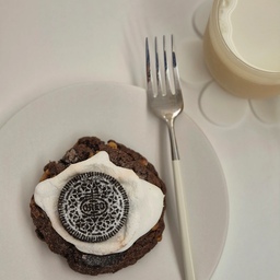 초코 쿠키 맛있는고🍪
#라씨에뜨 #무광그릇 #포크추천 #밀크컵 #소파테이블